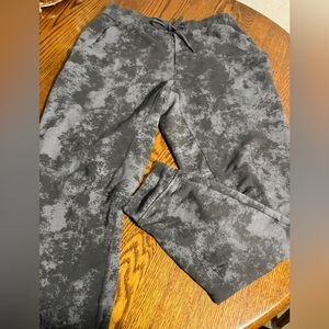 Like new 😍Lululemon🍋Gray and Black Patterned Pants